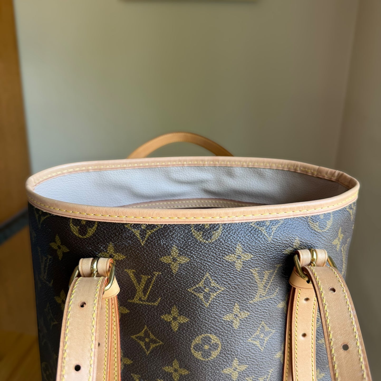 Monogram Bucket GM w/ Pouch
