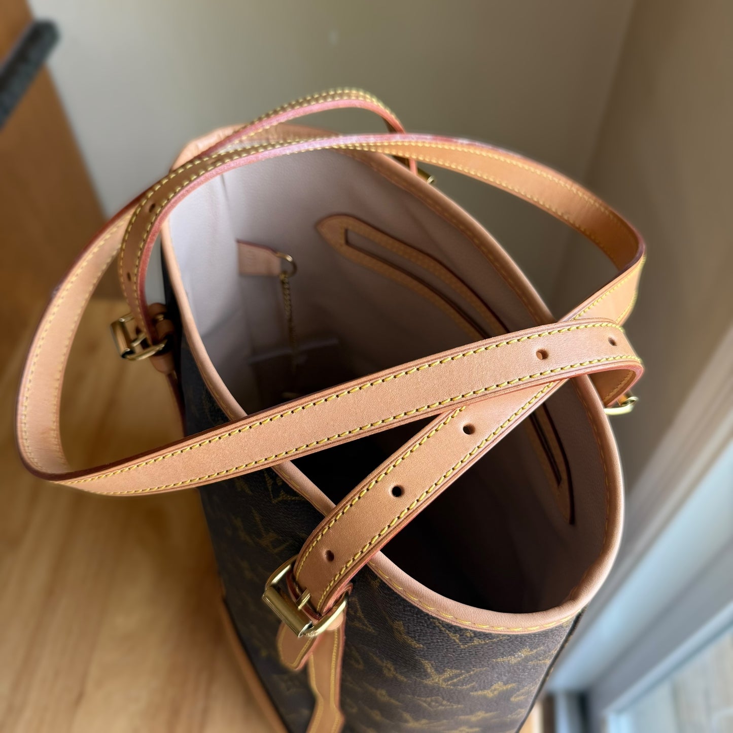 Monogram Bucket GM w/ Pouch