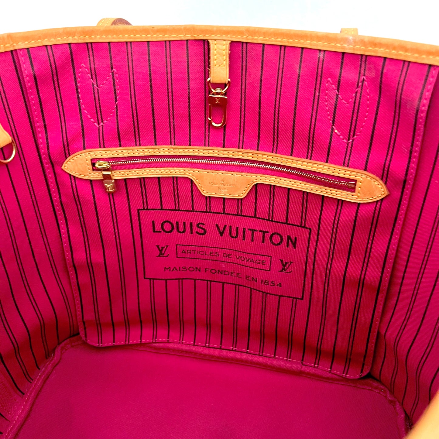 Monogram Neverfull MM (Pivione Interior)