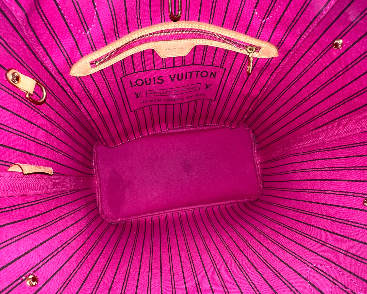 Monogram Neverfull MM (Pivione Interior)