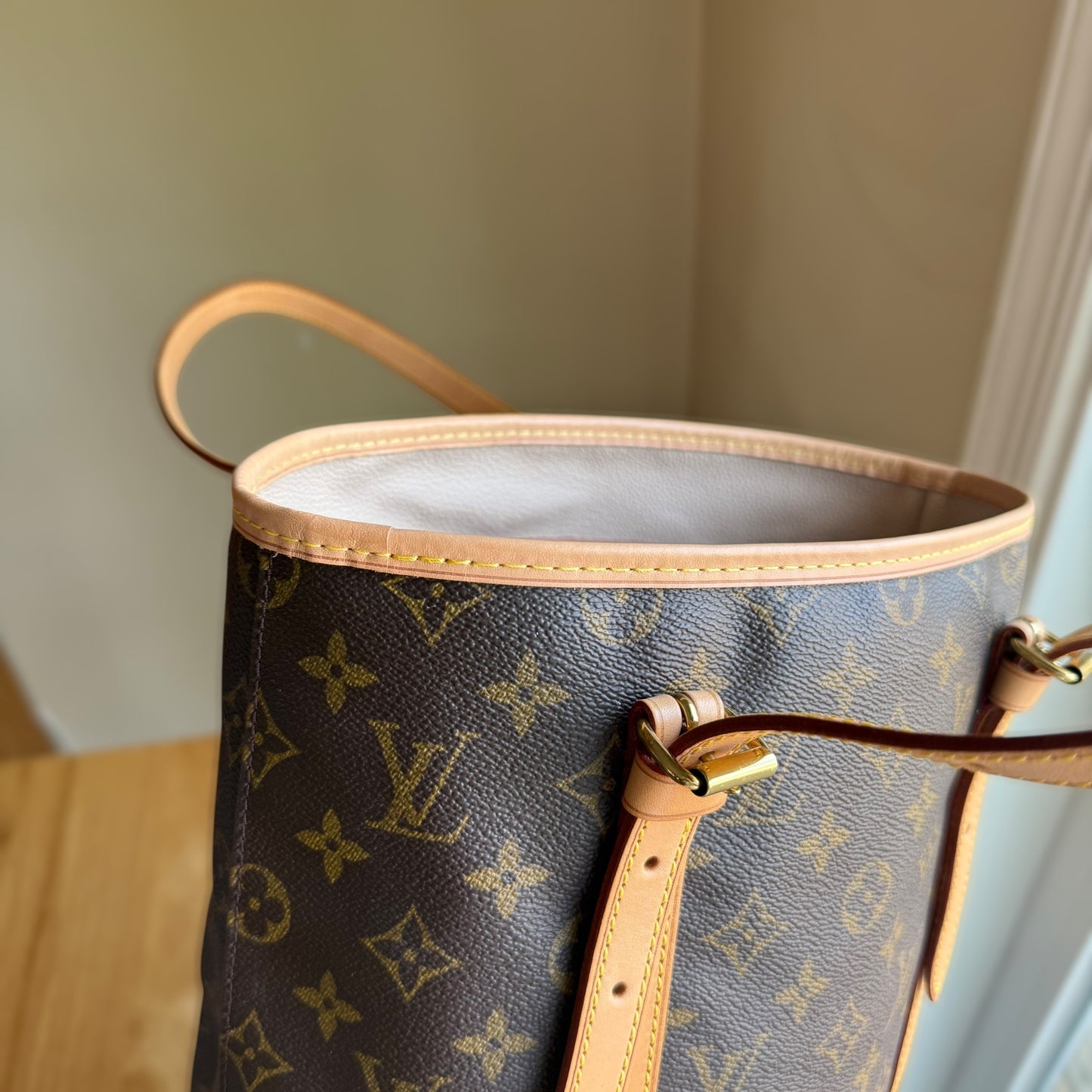 Monogram Bucket GM w/ Pouch