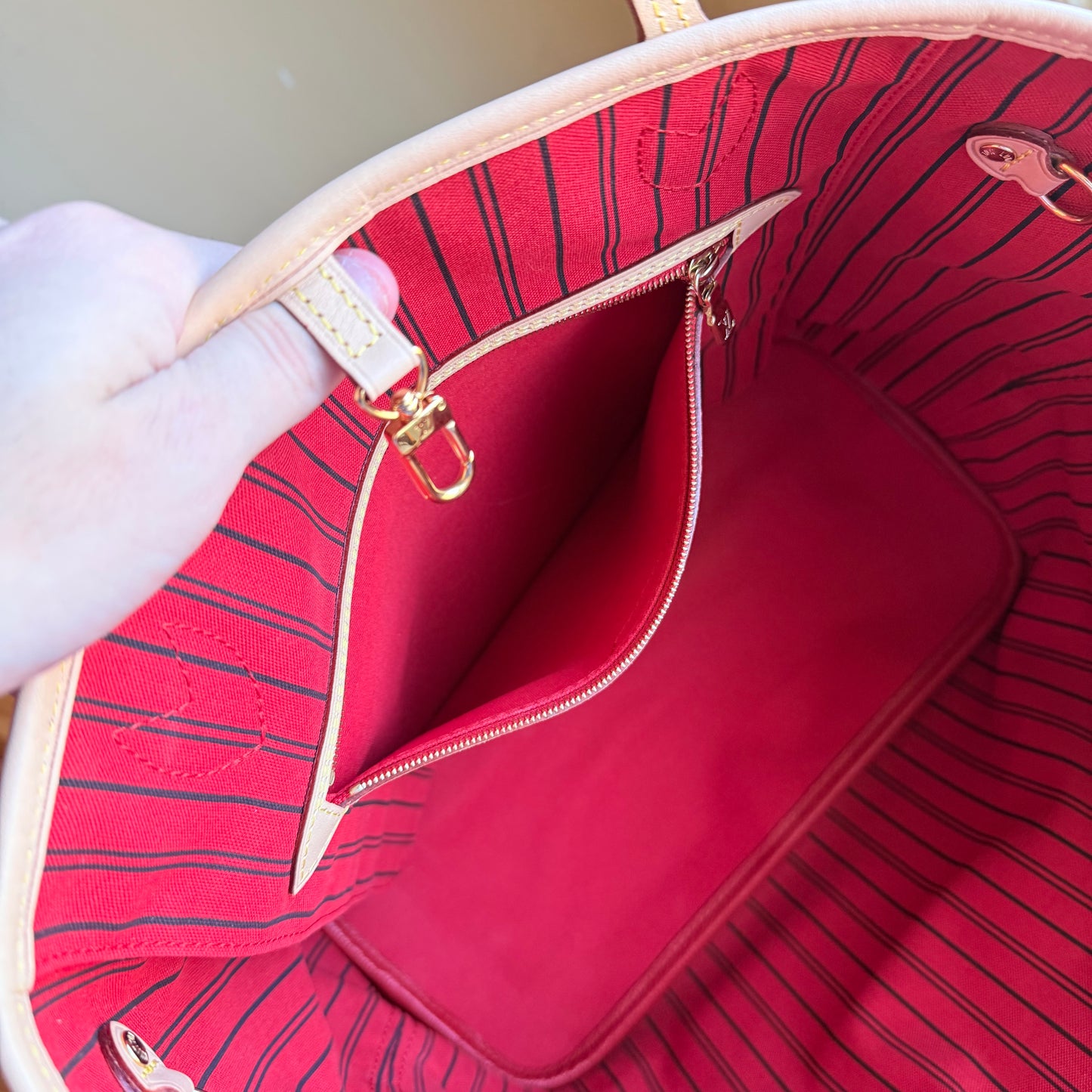 Monogram Neverfull Bandouliere Inside Out MM - Rogue Sari Interior