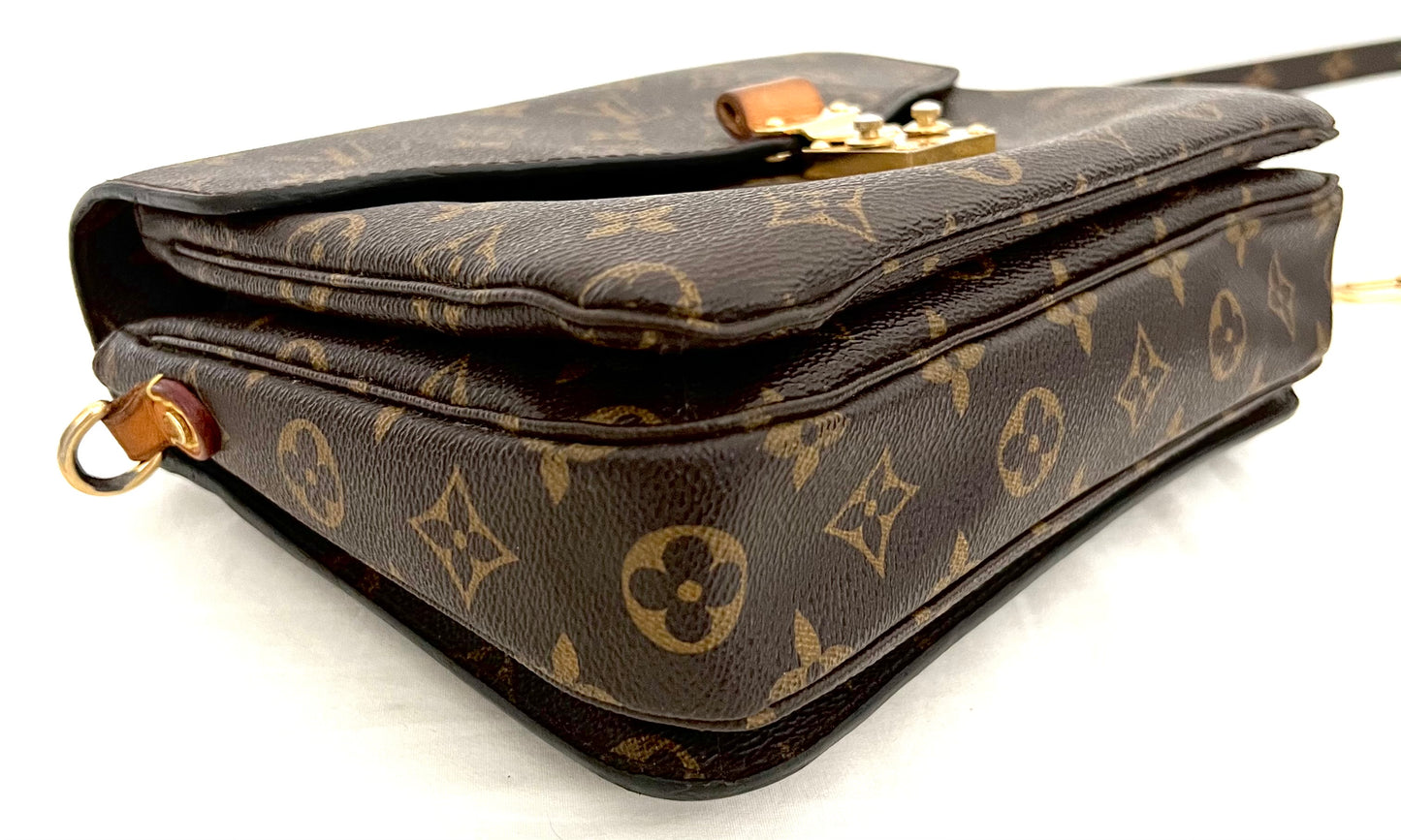 Monogram Pochette Metis