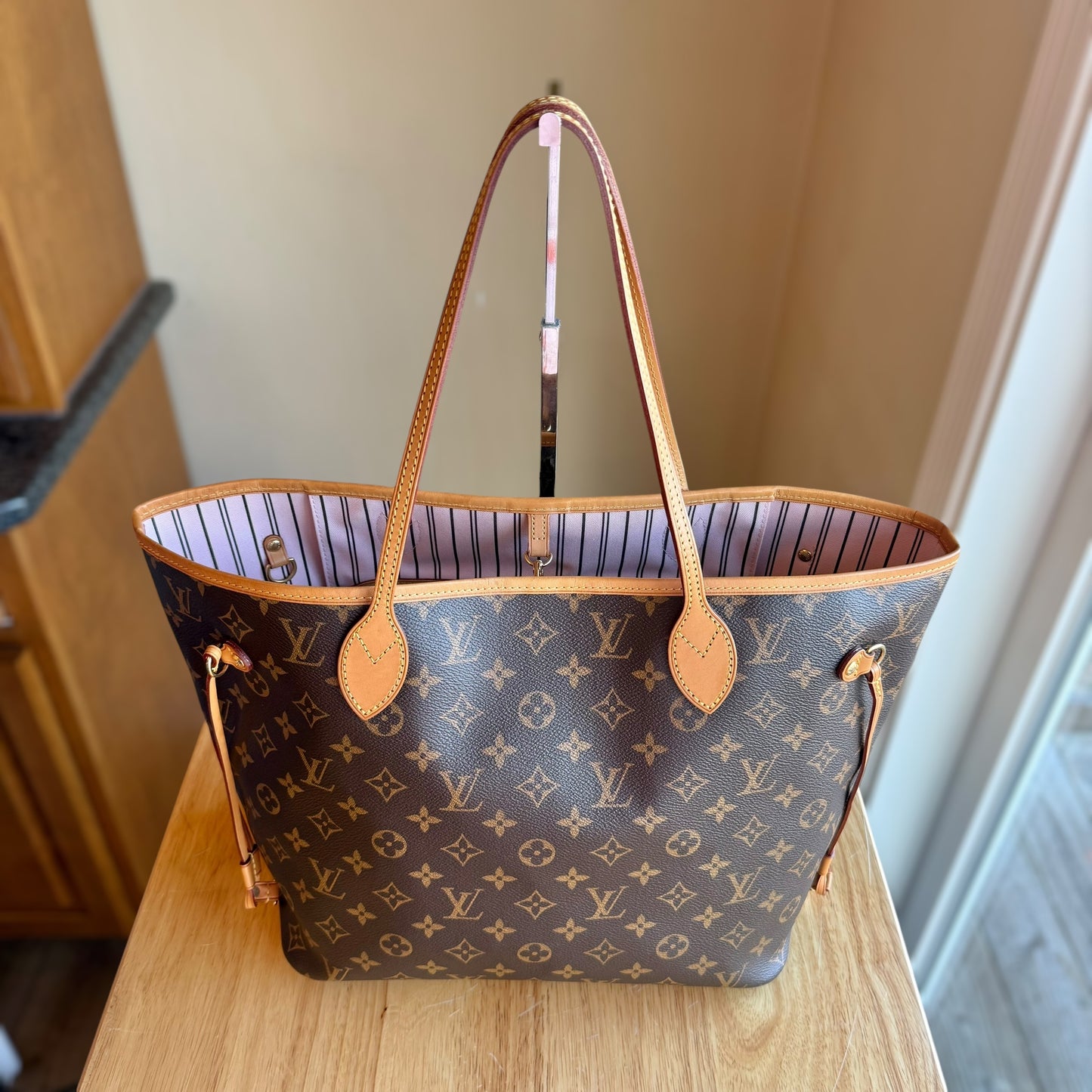 Monogram Neverfull MM - Rose Ballerine Interior