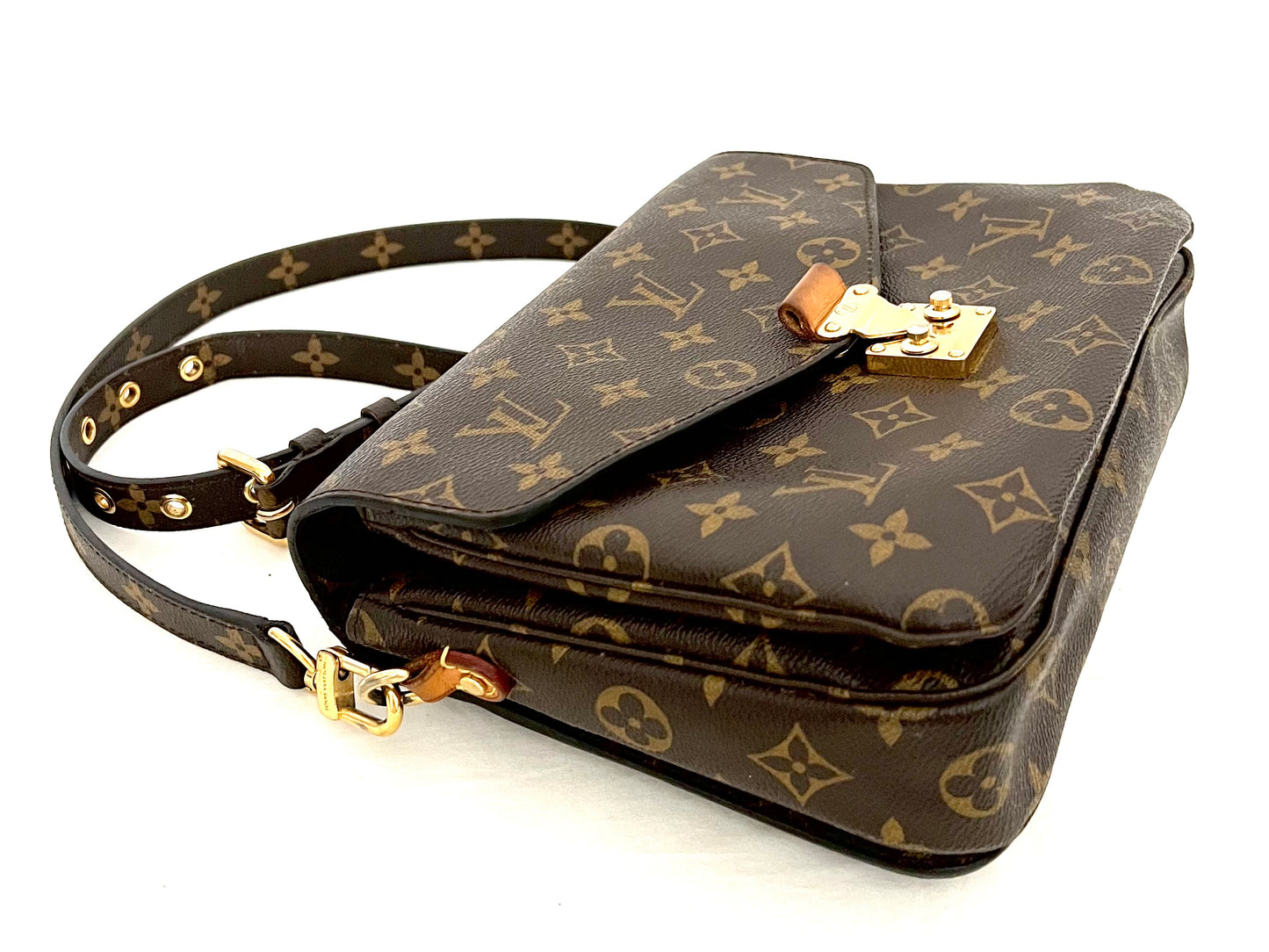 Monogram Pochette Metis