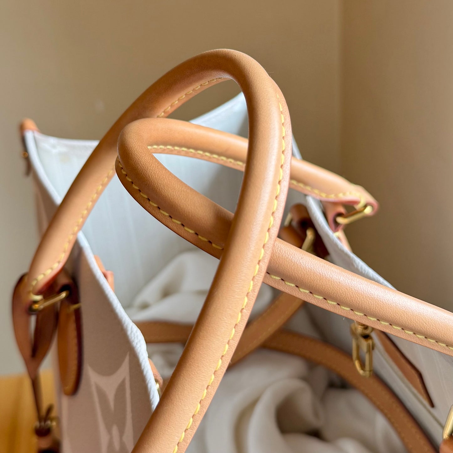 Giant Monogram On The Go GM - By The Pool Collection (Brume)