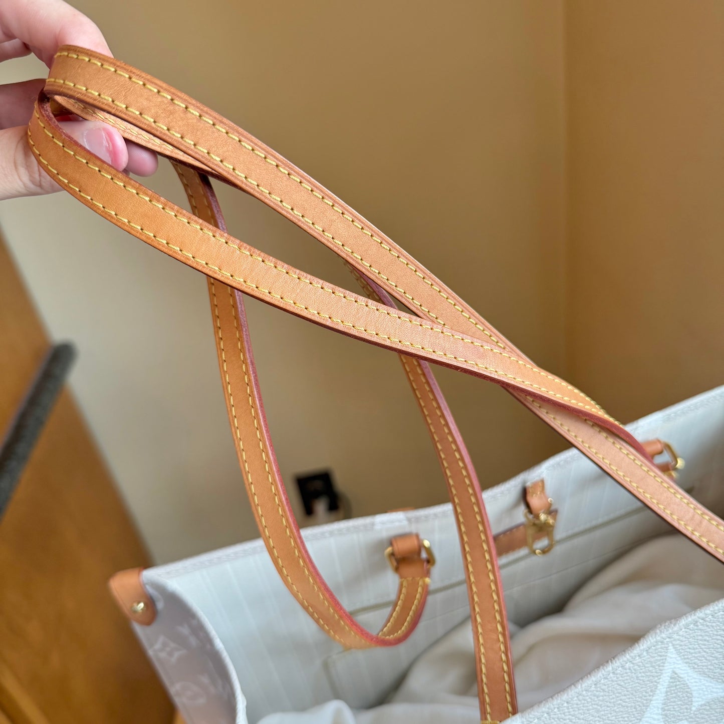 Giant Monogram On The Go GM - By The Pool Collection (Brume)