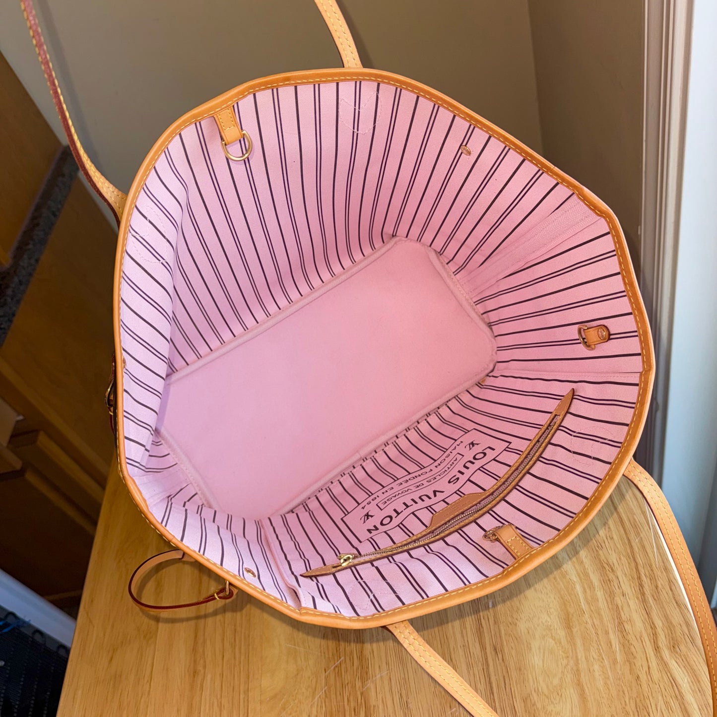 Monogram Neverfull MM - Rose Ballerine Interior