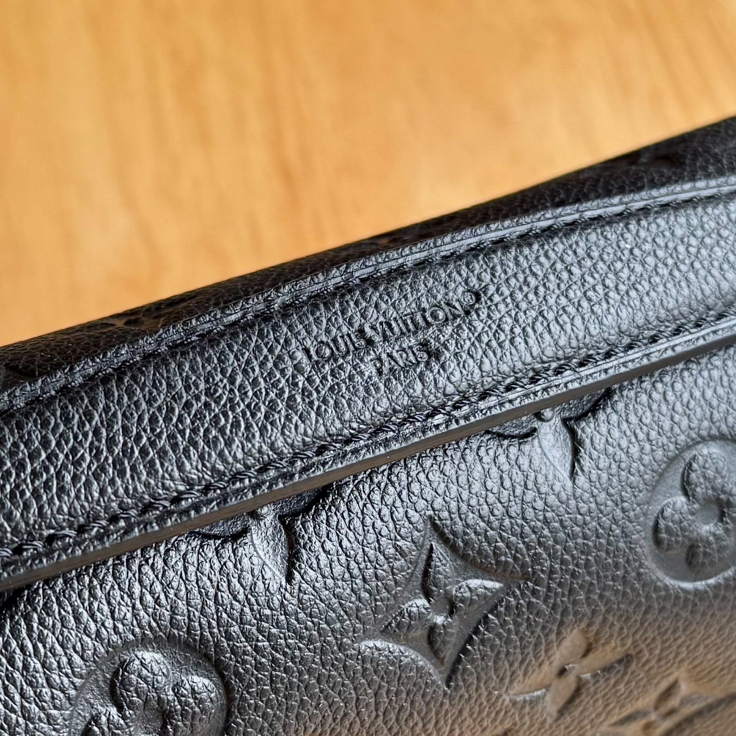 Black Empreinte Pochette Métis (Black New)