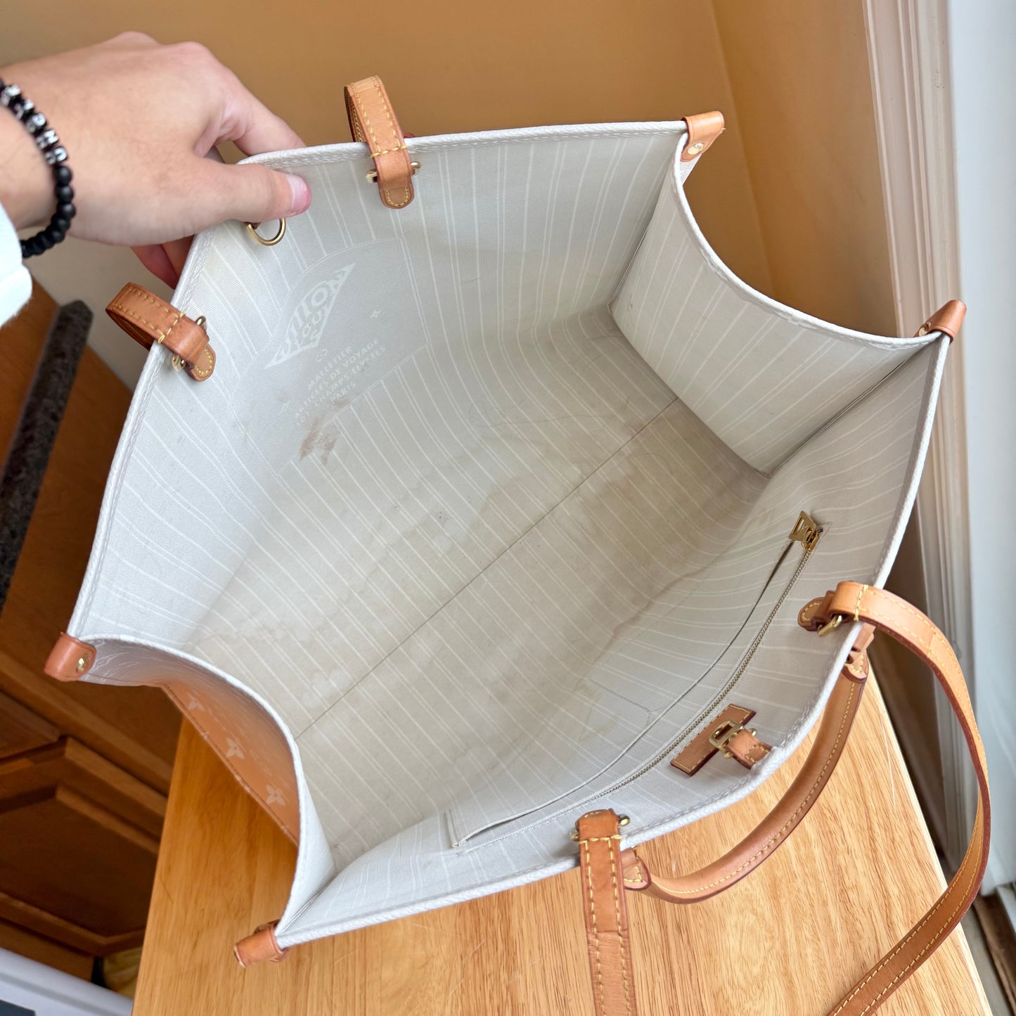 Giant Monogram On The Go GM - By The Pool Collection (Brume)