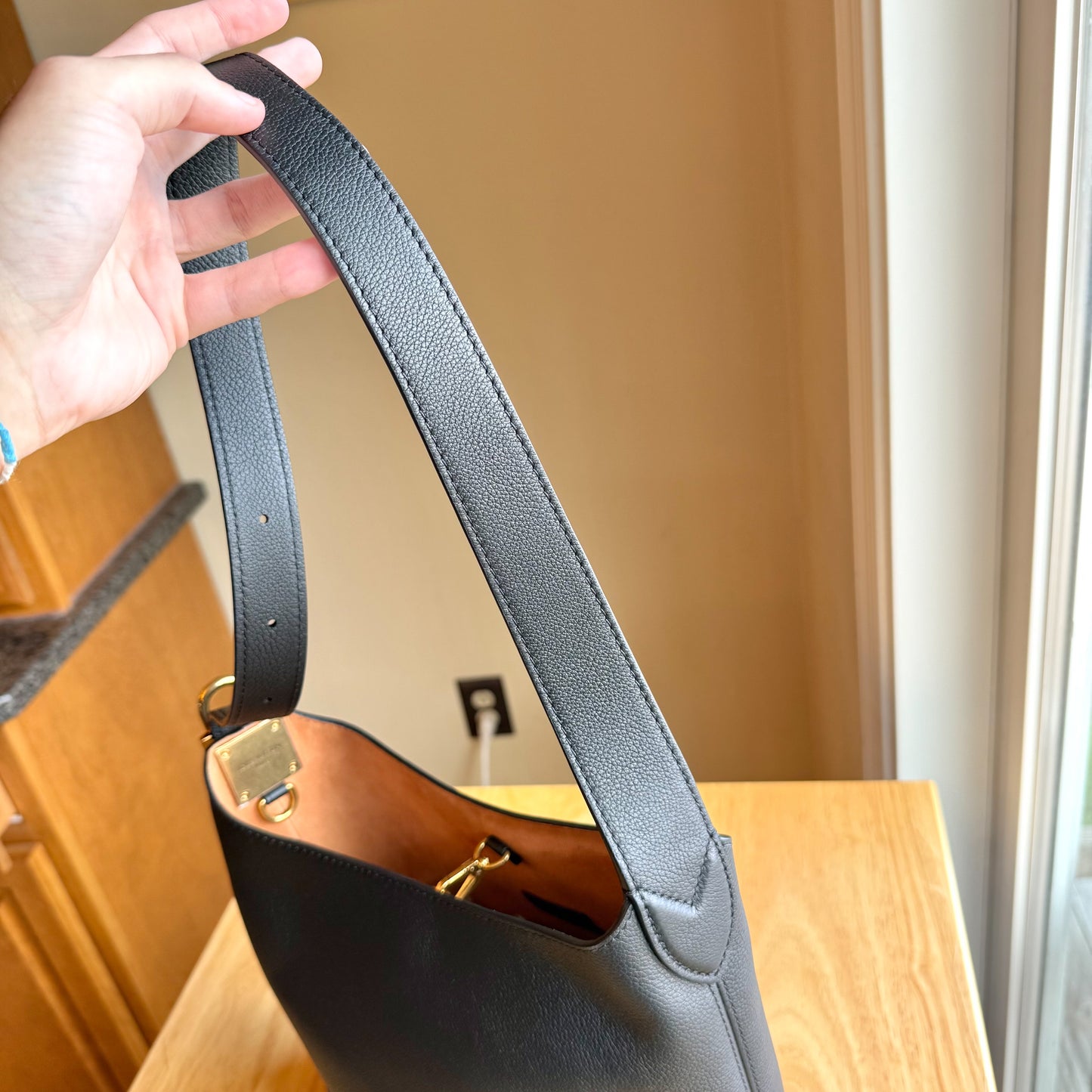 Black Low Key Hobo PM (Brand New)