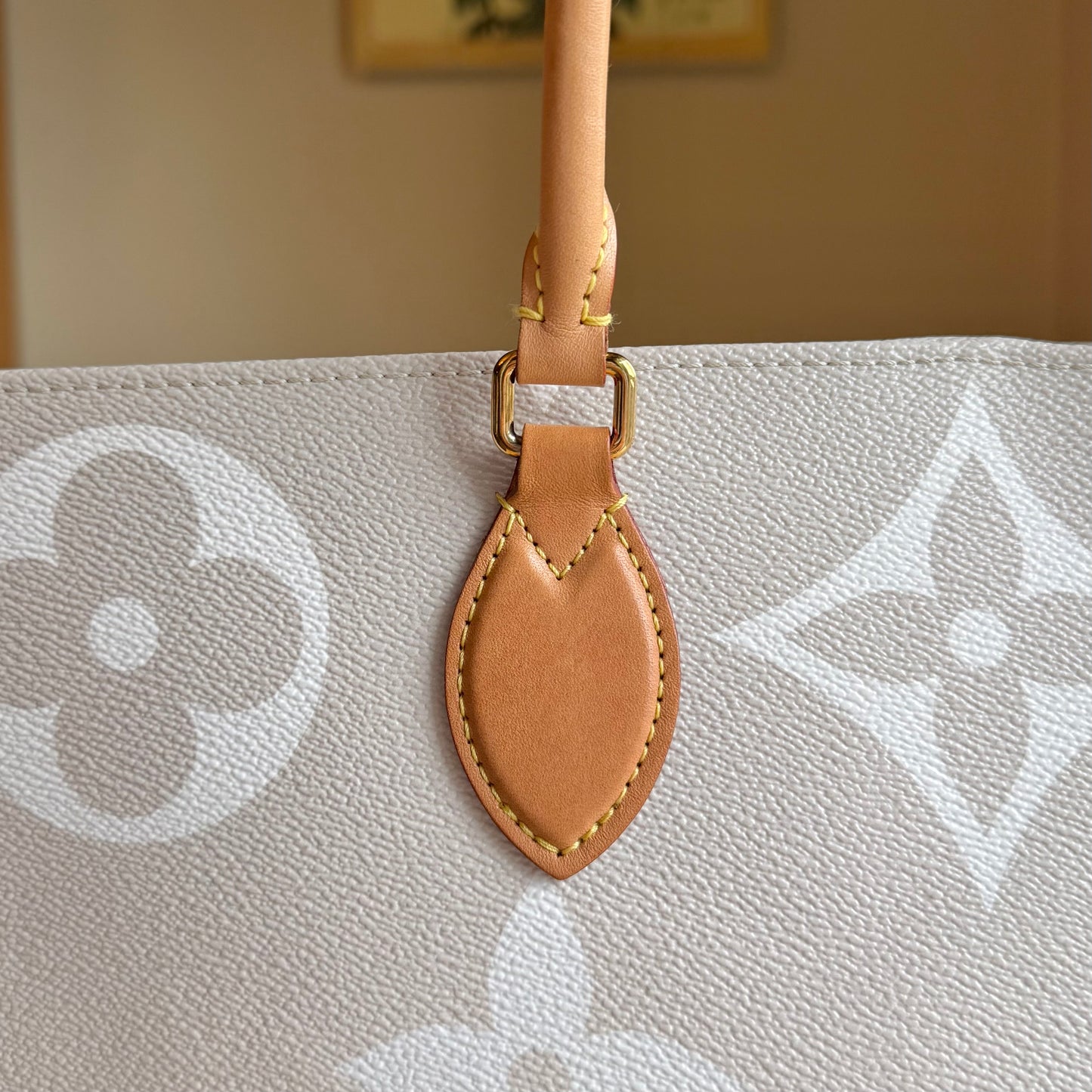 Giant Monogram On The Go GM - By The Pool Collection (Brume)