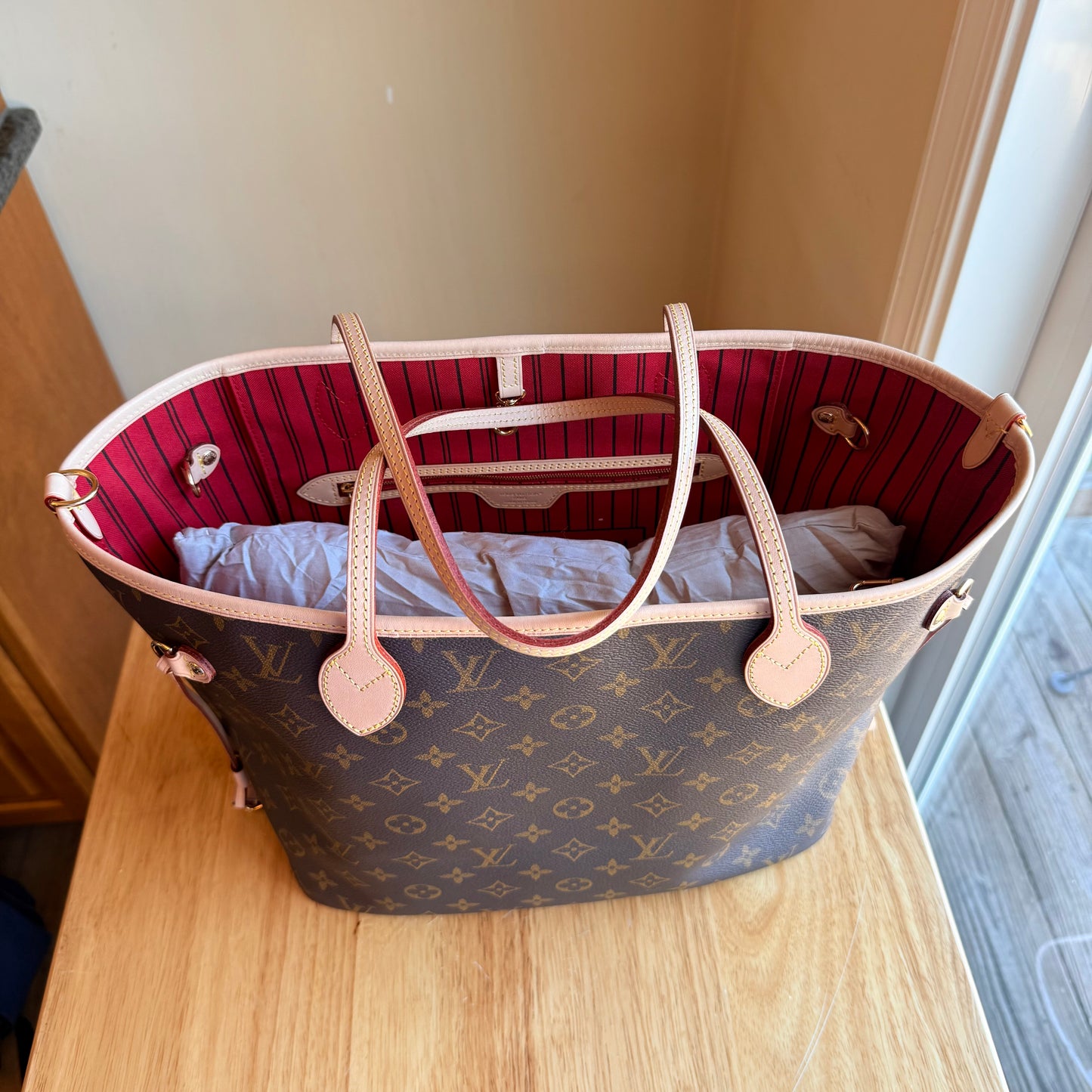 Monogram Neverfull Bandouliere Inside Out MM - Rogue Sari Interior