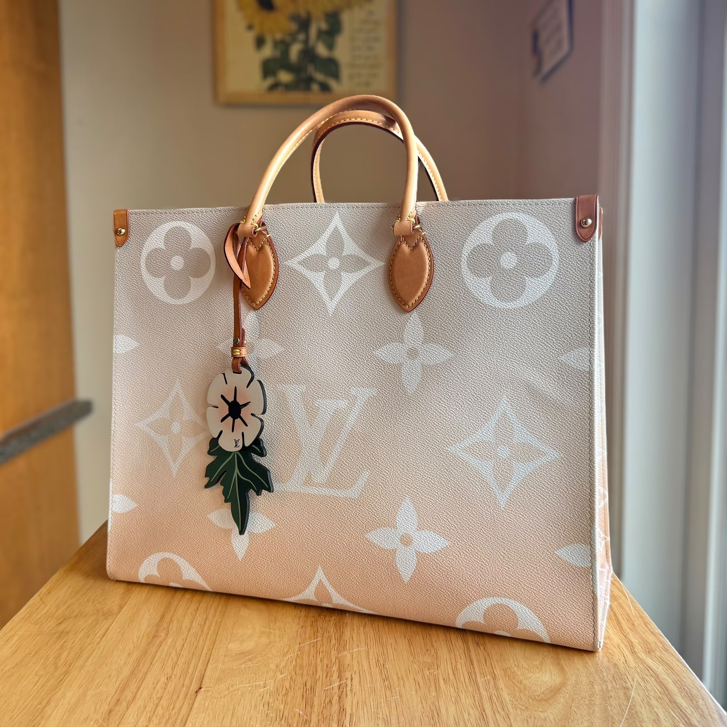 Giant Monogram On The Go GM - By The Pool Collection (Brume)