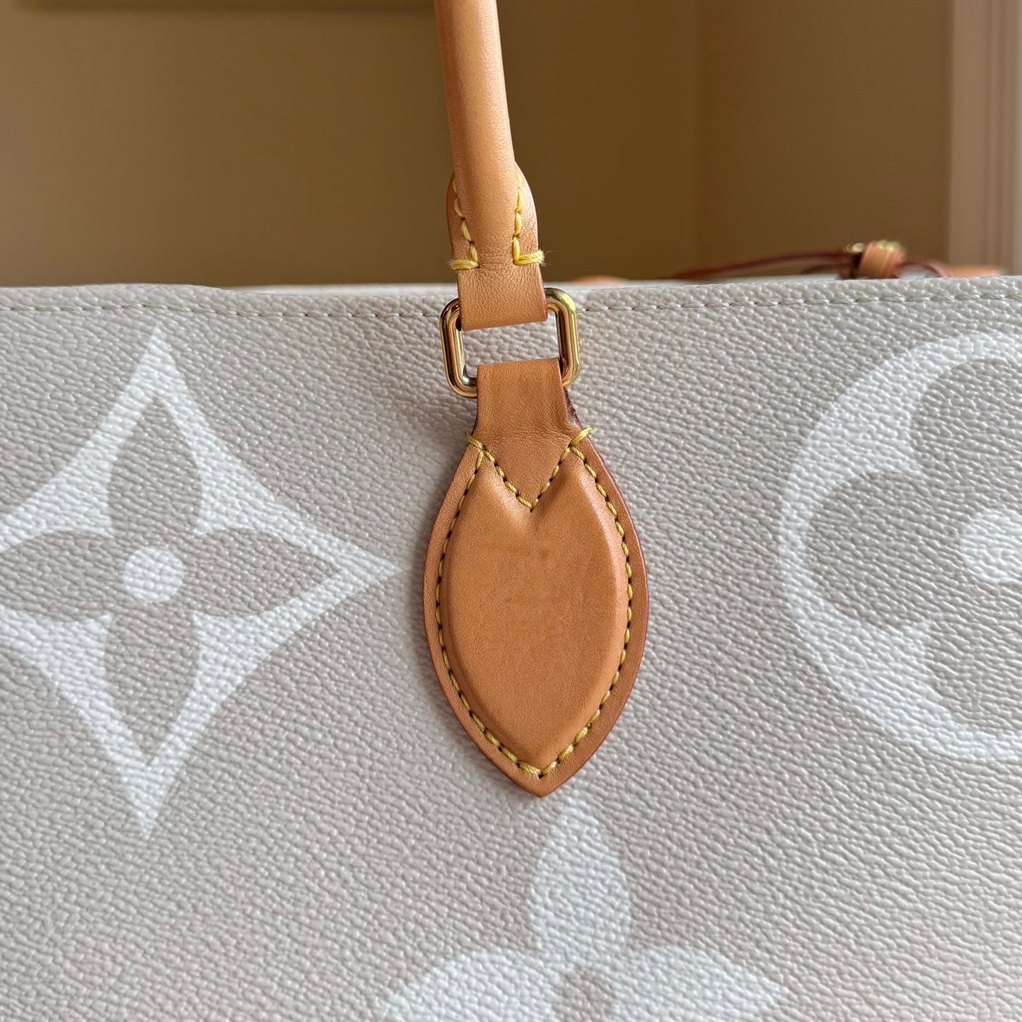 Giant Monogram On The Go GM - By The Pool Collection (Brume)