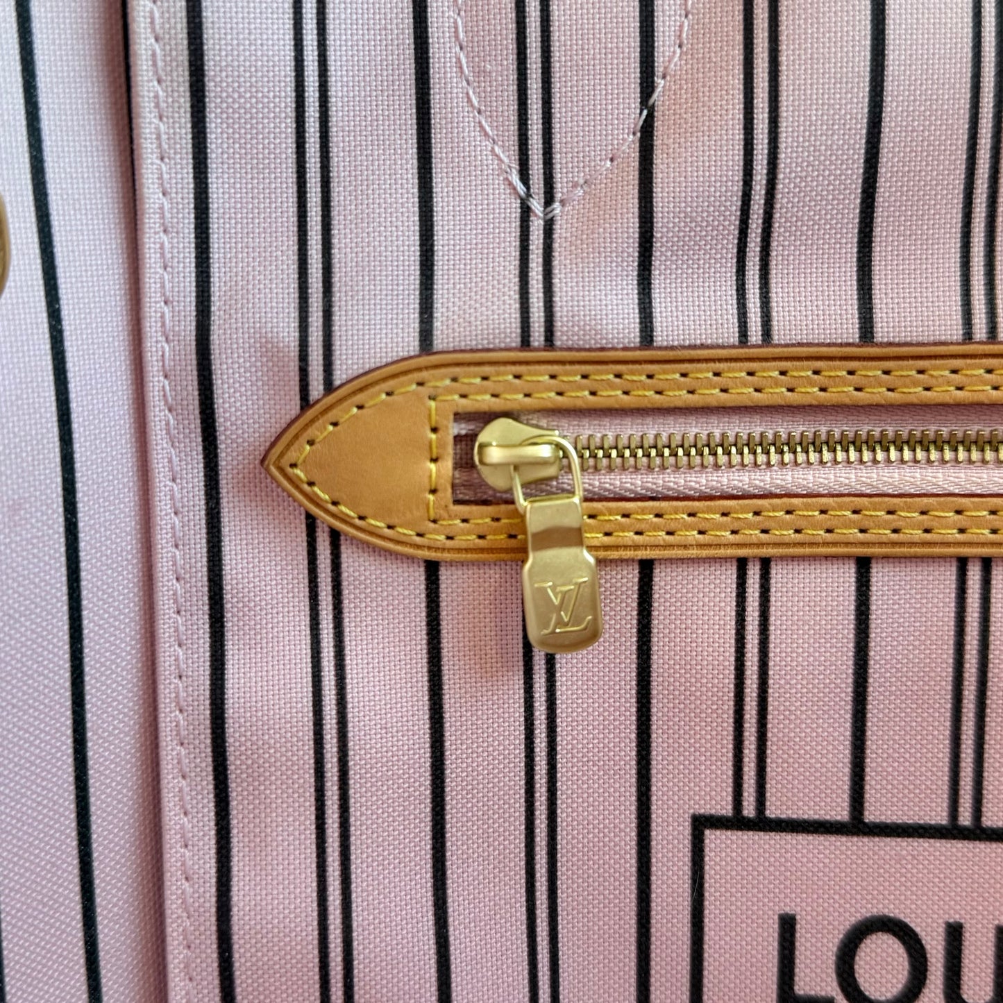 Monogram Neverfull MM - Rose Ballerine Interior