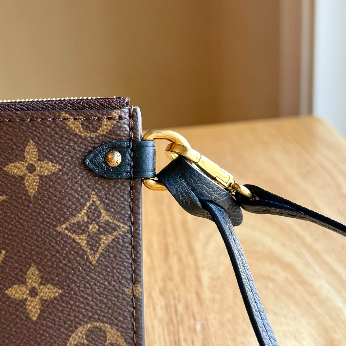 Black Low Key Hobo PM (Brand New)