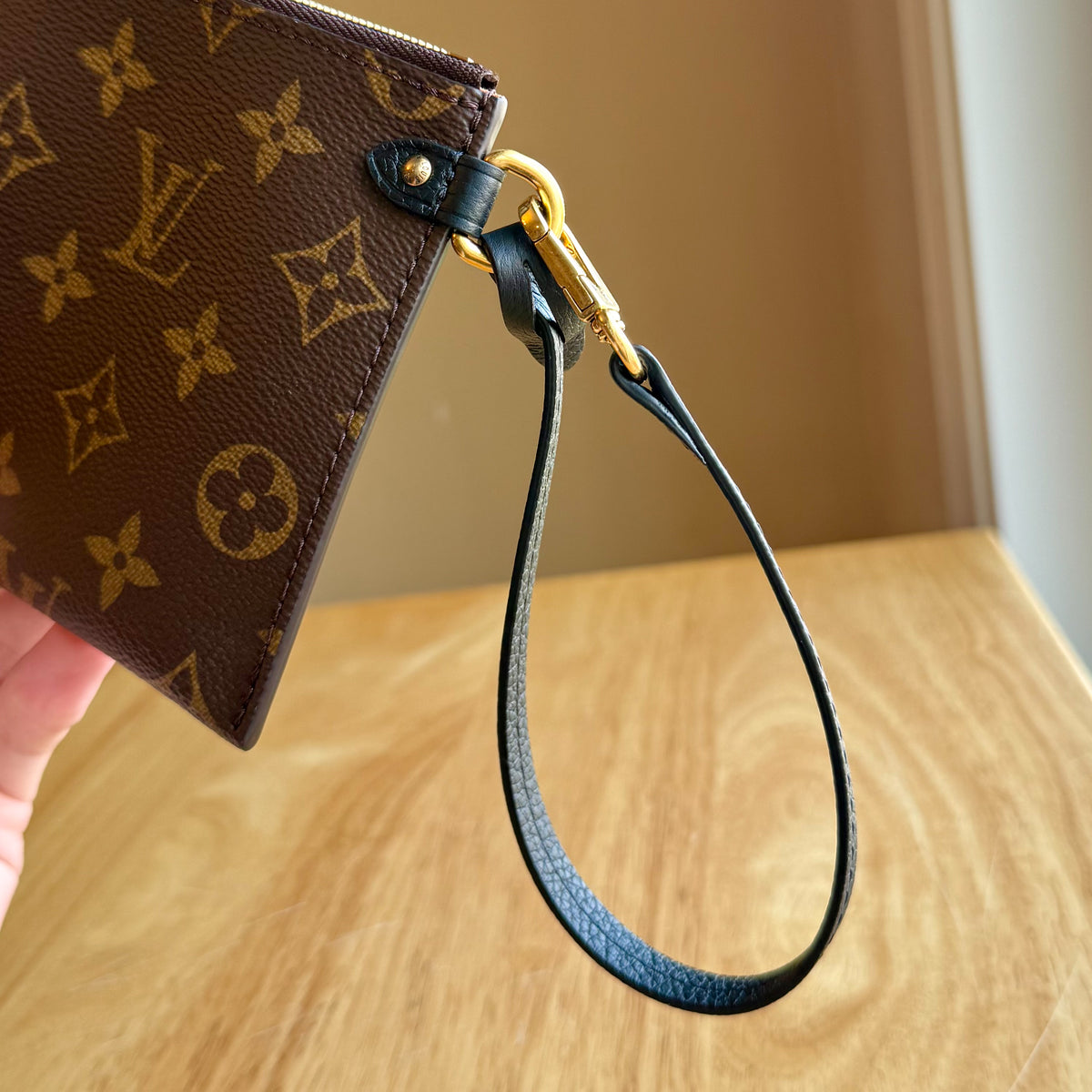 Black Low Key Hobo PM (Brand New)