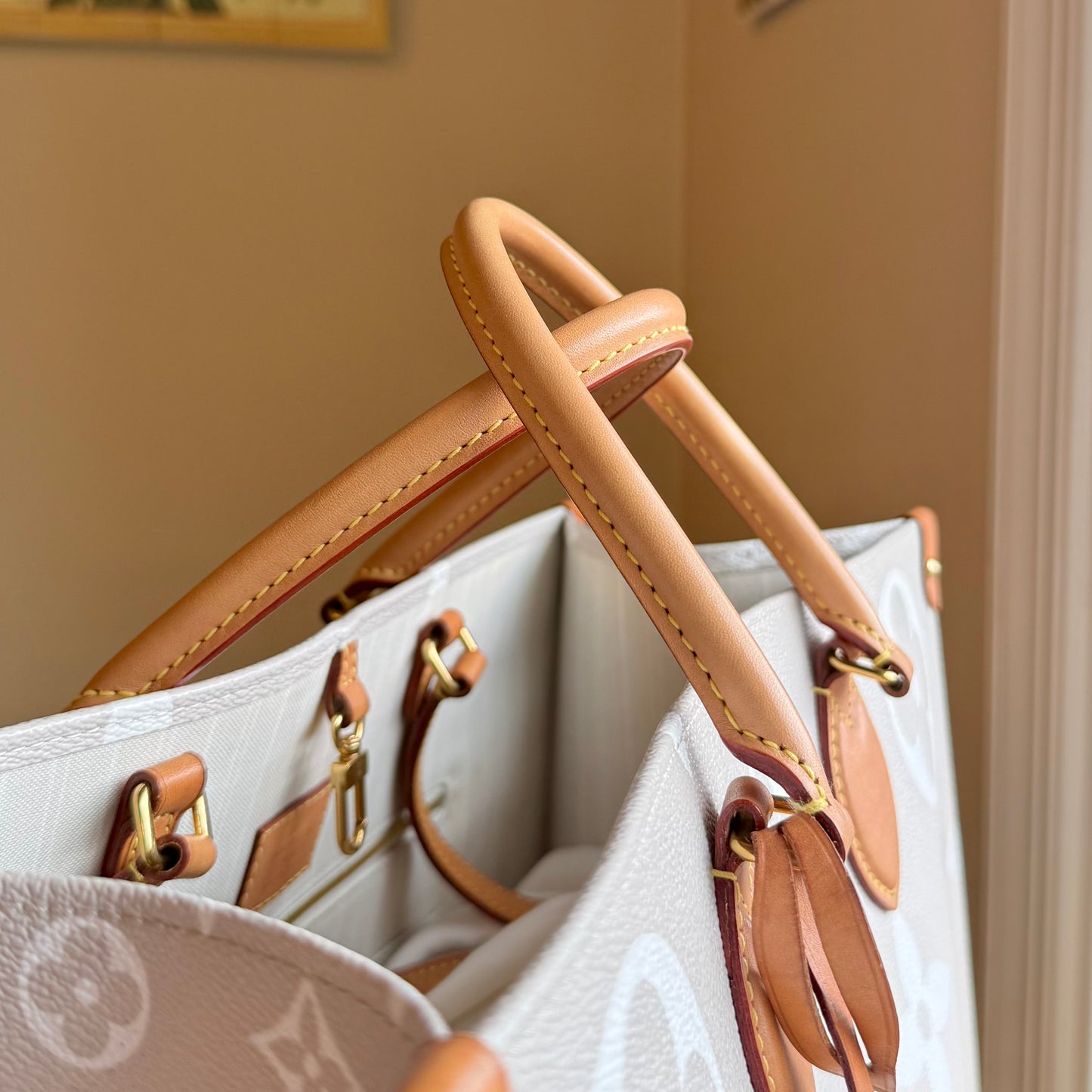 Giant Monogram On The Go GM - By The Pool Collection (Brume)