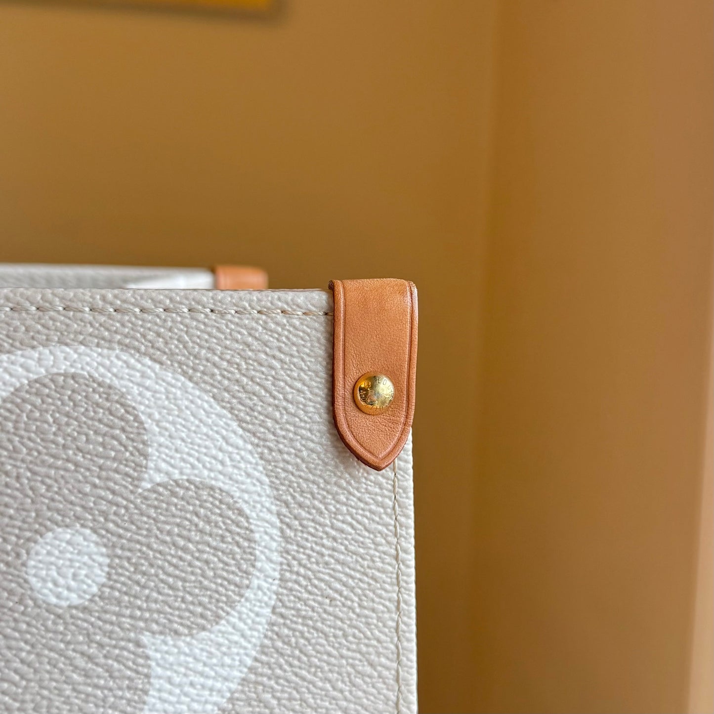 Giant Monogram On The Go GM - By The Pool Collection (Brume)