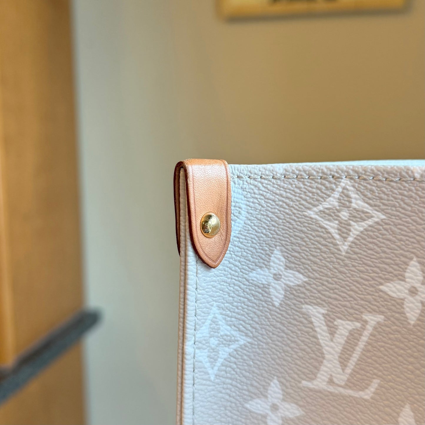 Giant Monogram On The Go GM - By The Pool Collection (Brume)