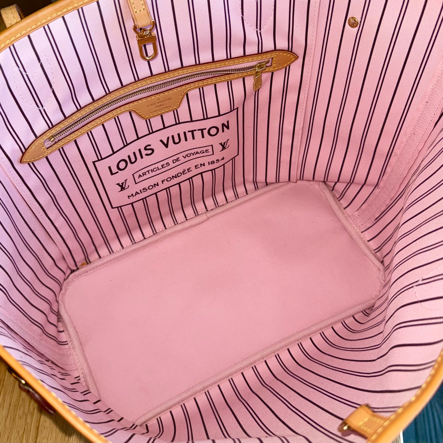 Monogram Neverfull MM - Rose Ballerine Interior