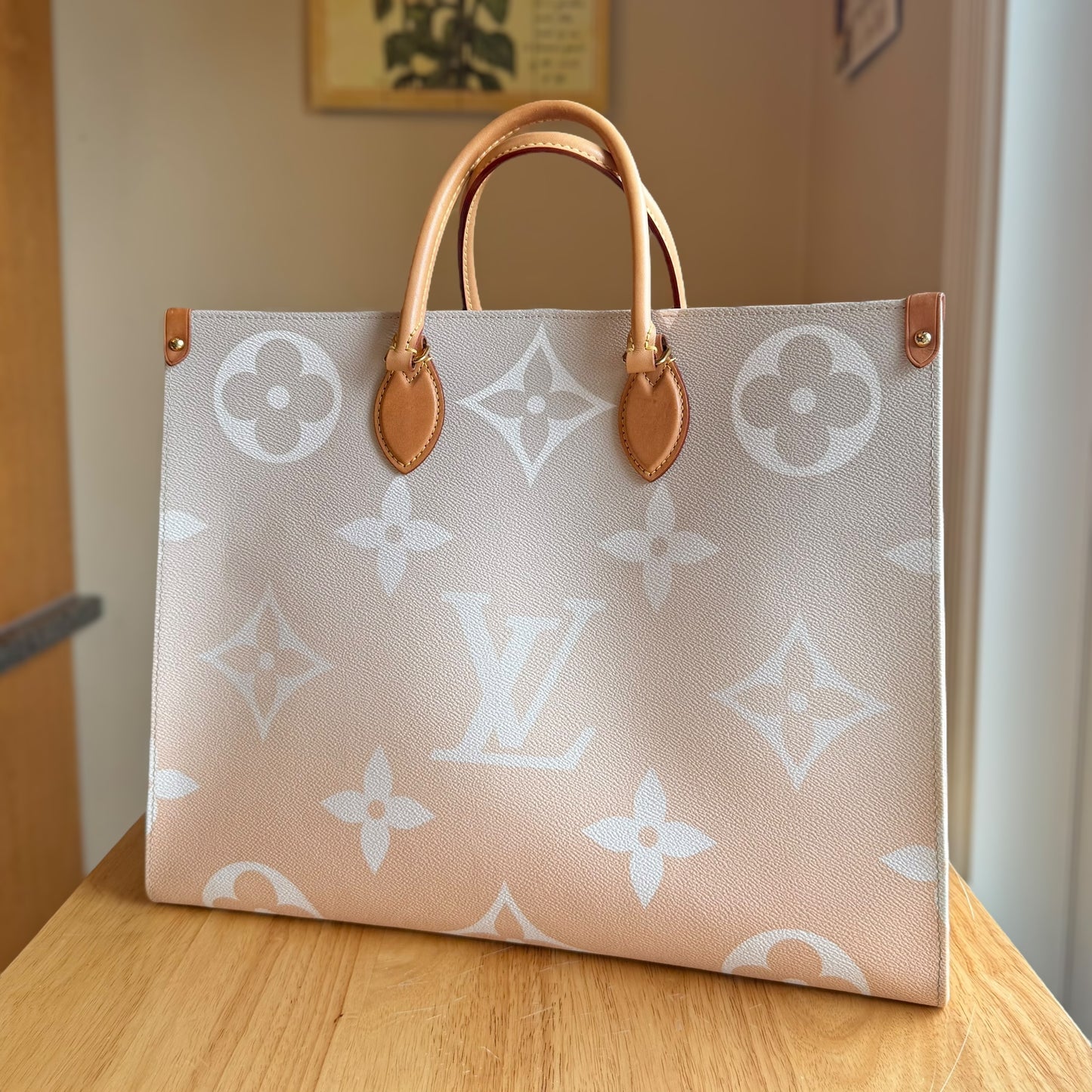 Giant Monogram On The Go GM - By The Pool Collection (Brume)