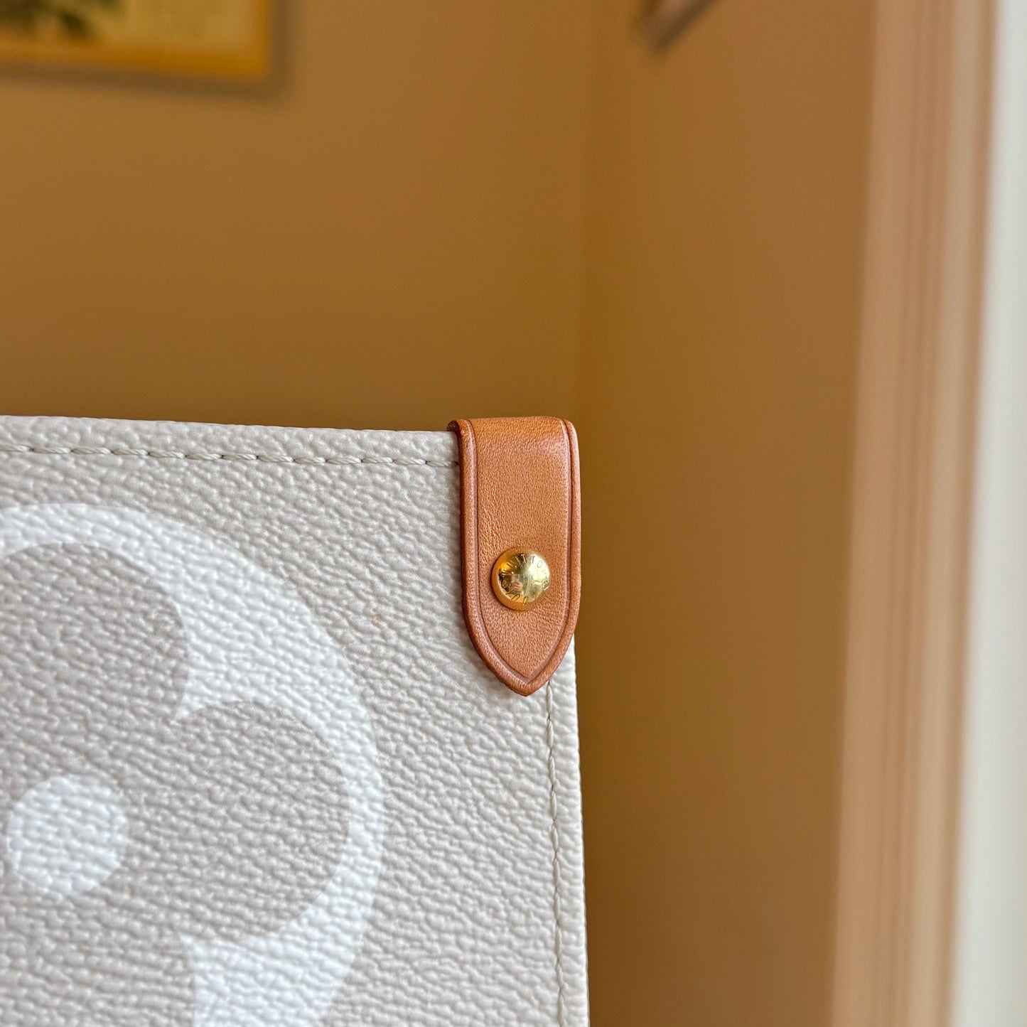 Giant Monogram On The Go GM - By The Pool Collection (Brume)