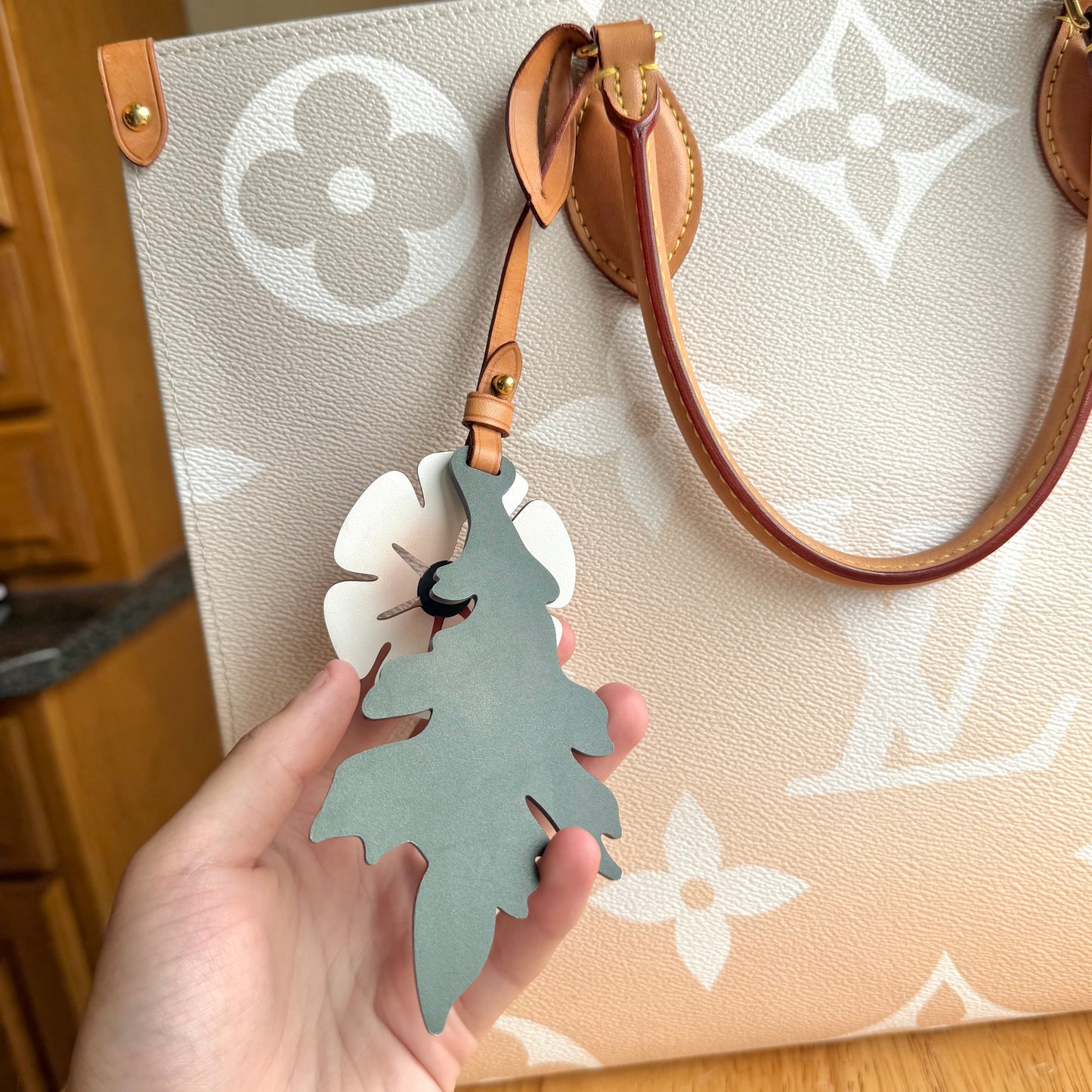 Giant Monogram On The Go GM - By The Pool Collection (Brume)