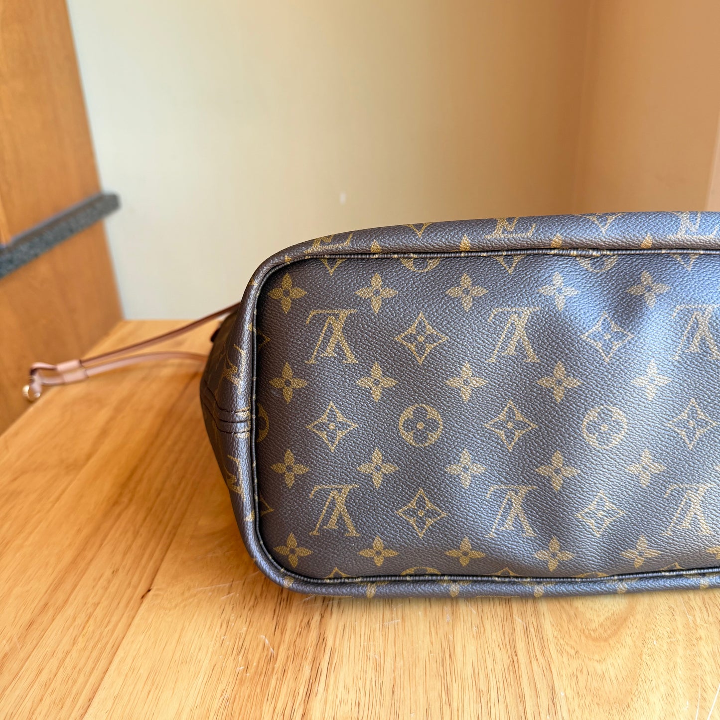 Monogram Neverfull Bandouliere Inside Out MM - Rogue Sari Interior