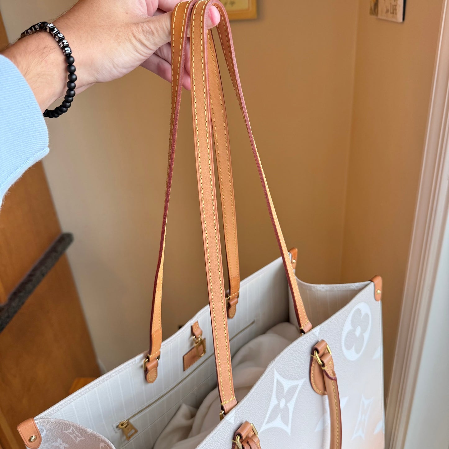 Giant Monogram On The Go GM - By The Pool Collection (Brume)