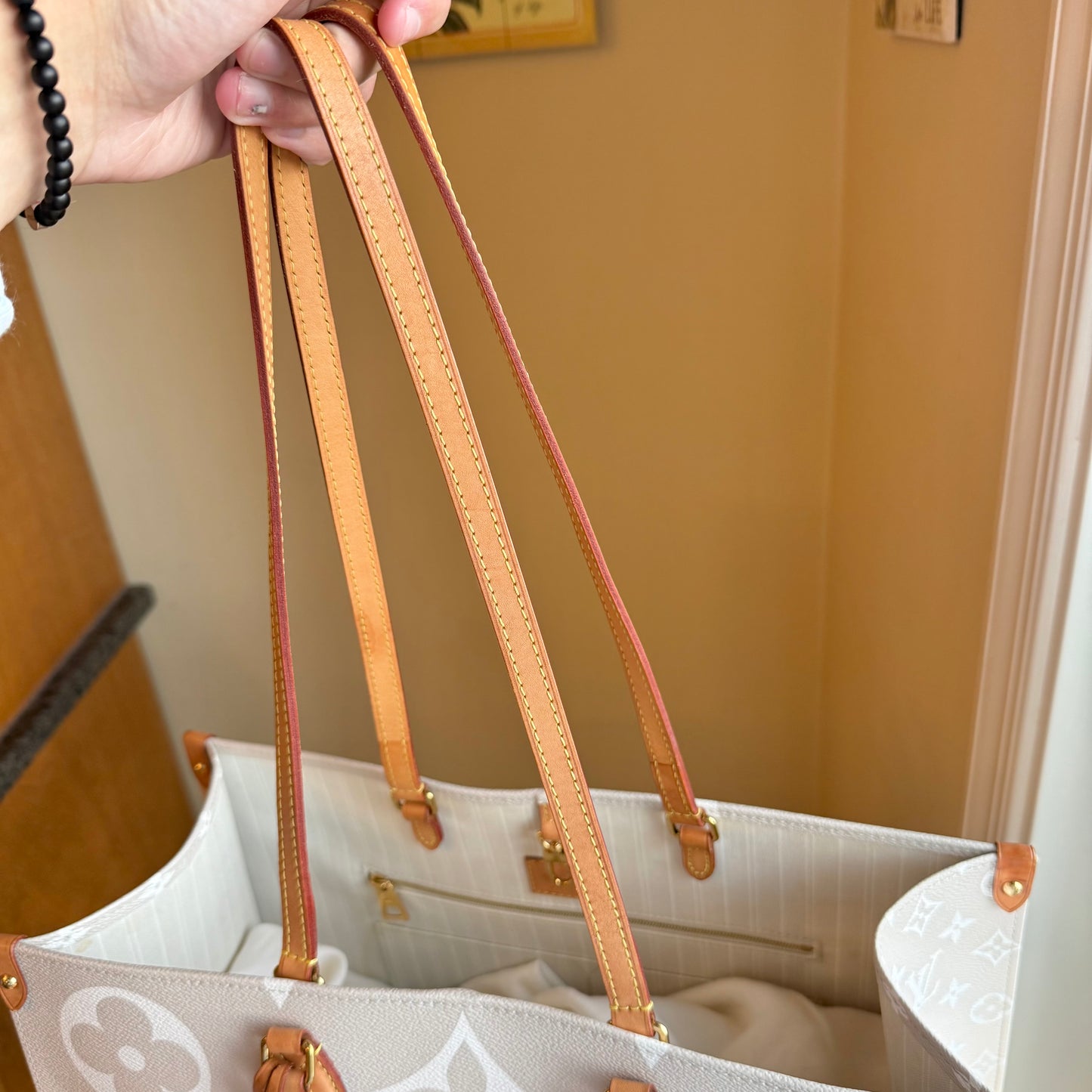 Giant Monogram On The Go GM - By The Pool Collection (Brume)