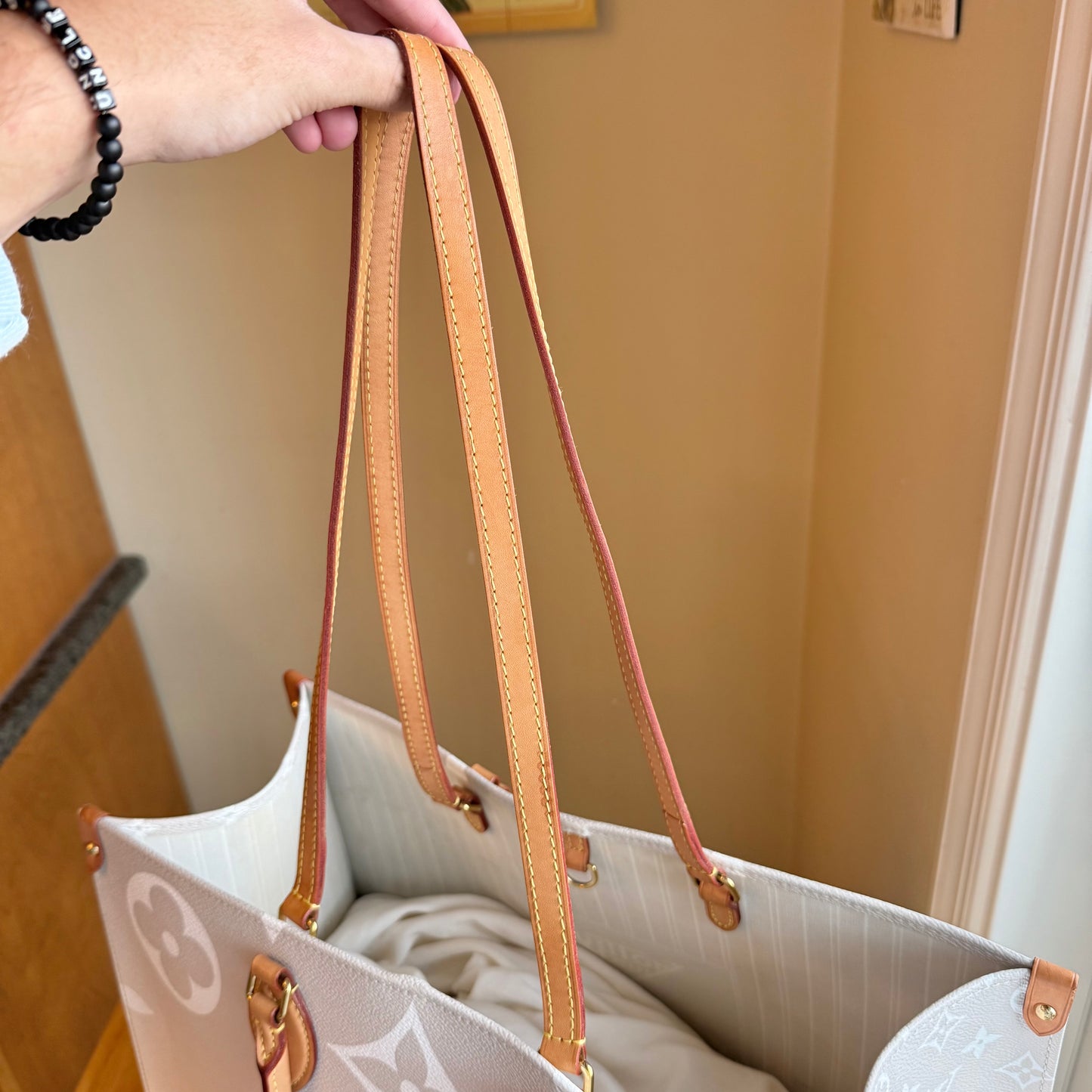 Giant Monogram On The Go GM - By The Pool Collection (Brume)